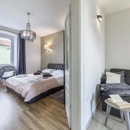 Classic One Bedroom With Sea View *
