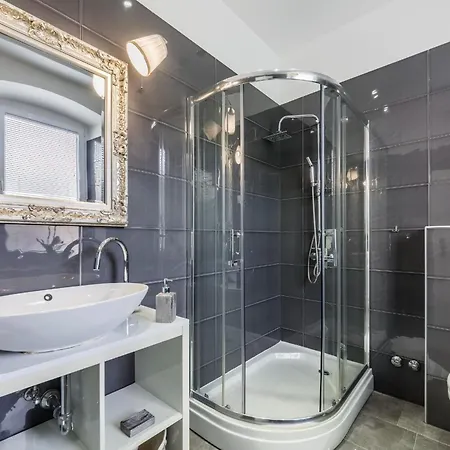 דירה Classic One Bedroom With Sea View פולה